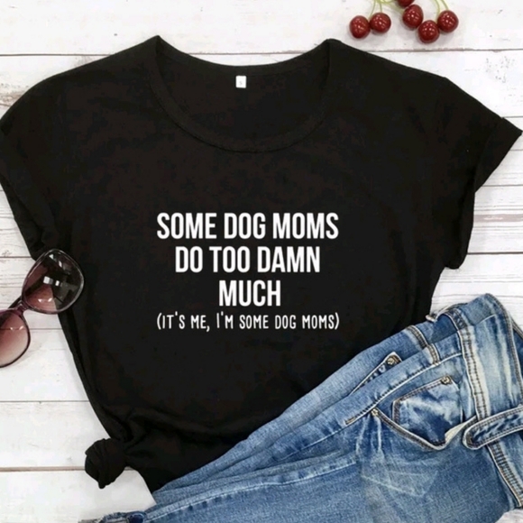 It's Me, I'm Some Dog Mom's Dog Mom Tee in Black - Picture 2 of 5